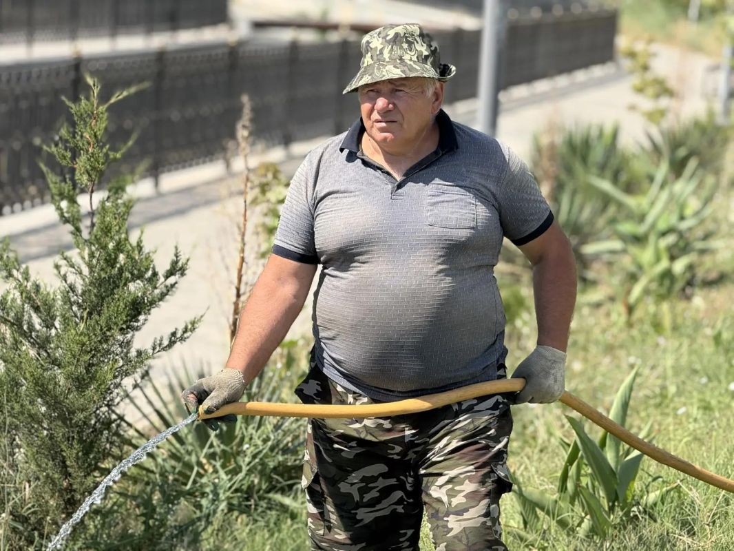 В Джанкое усилен контроль за поливом зелёных насаждений В Джанкое усилен контроль за поливом зелёных насаждений