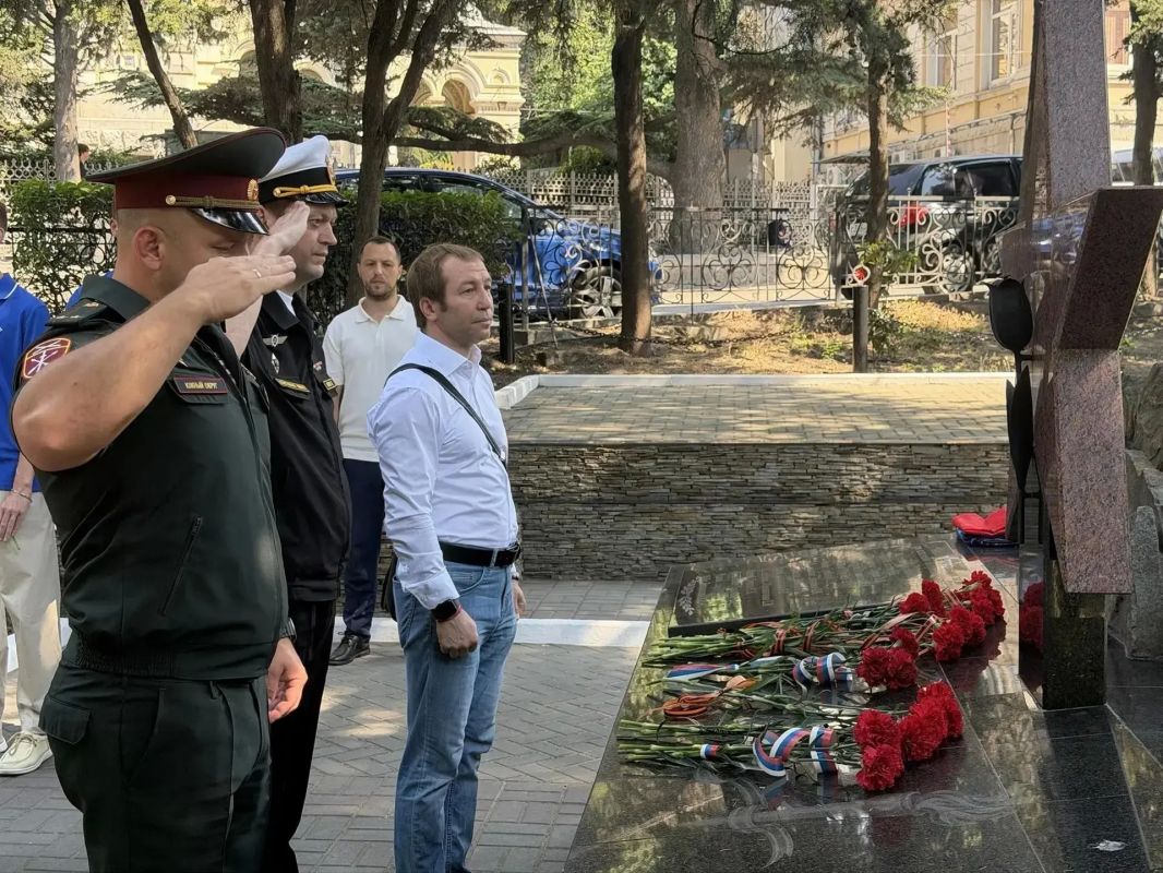 Сотрудники 532 военного следственного отдела СК России почтили память героев