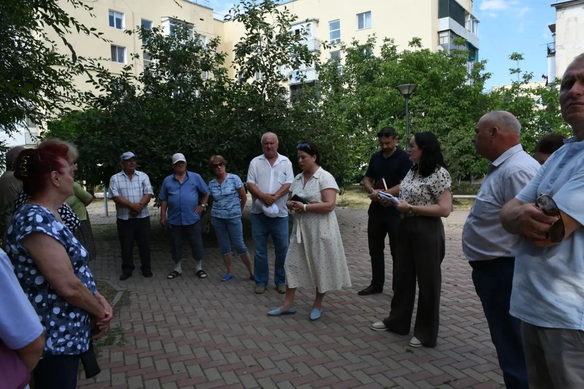 Василий Грабован: Вместе с коллегами, депутатом ГС РК Оксаной Сацик, председателем районного совета Ольгой Петровой провели встречу с жителями МКД на ул. Б. Хмельницкого, Спортивной, 50 лет Октября Василий Грабован: Вместе с коллегами, депутатом ГС РК Оксаной Сацик, председателем районного совета Ольгой Петровой провели встречу с жителями МКД на ул. Б. Хмельницкого, Спортивной, 50 лет Октября
