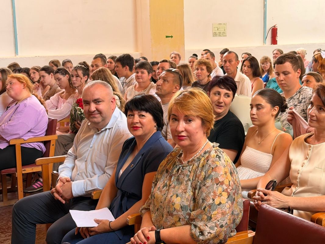 120 выпускникам Прудовского агротехникума вручили дипломы 120 выпускникам Прудовского агротехникума вручили дипломы