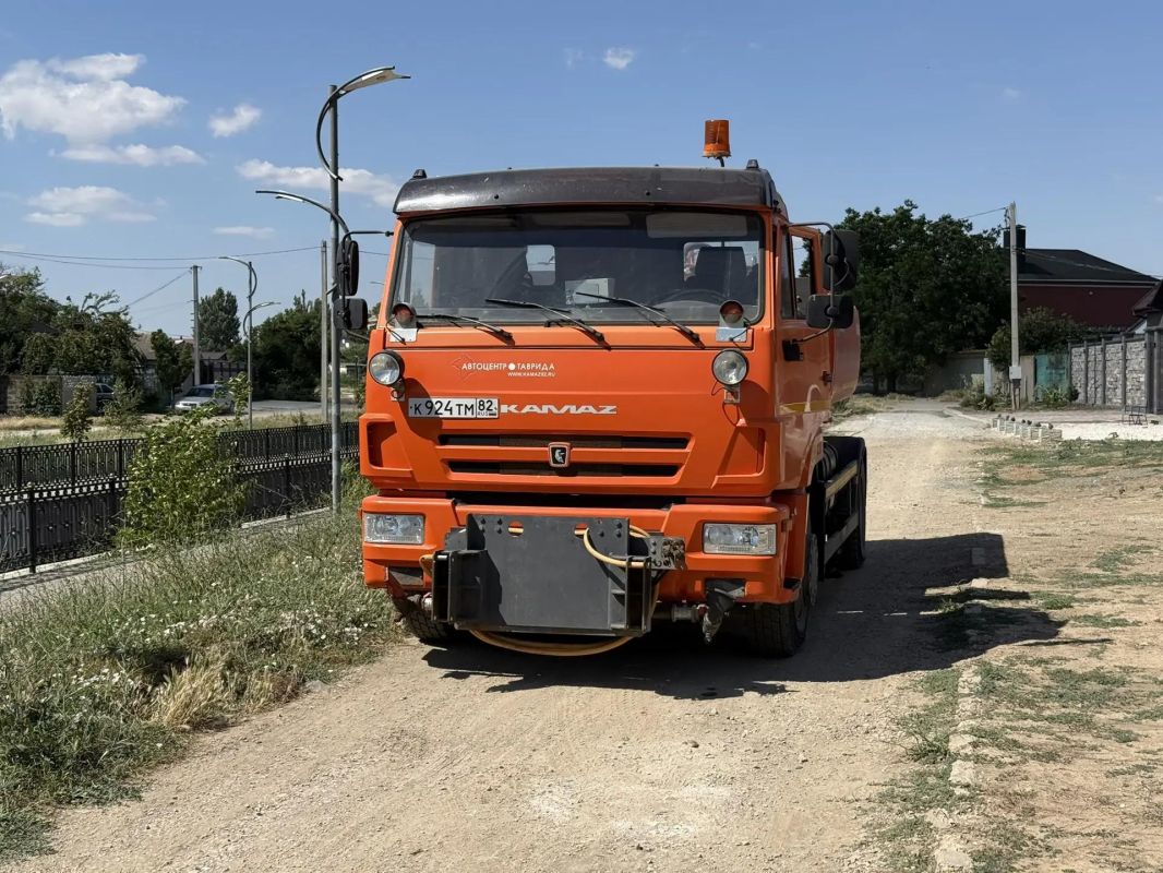 В Джанкое усилен контроль за поливом зелёных насаждений В Джанкое усилен контроль за поливом зелёных насаждений