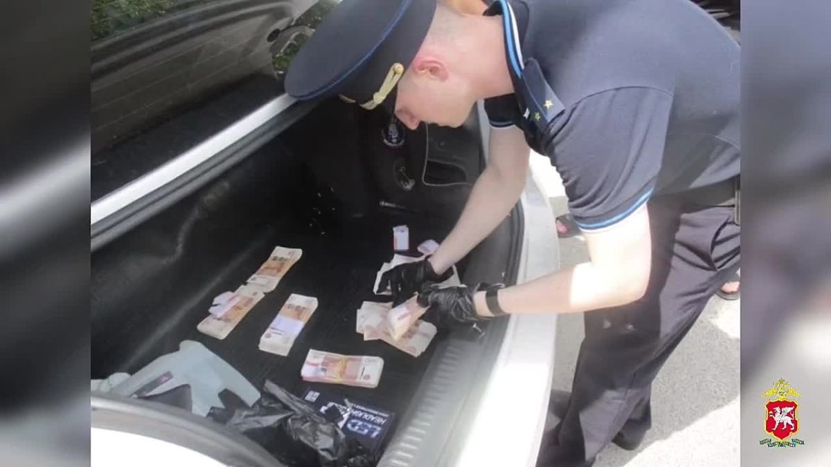 В Крыму доверчивый пенсионер перевел мошенникам 2,4 миллиона рублей