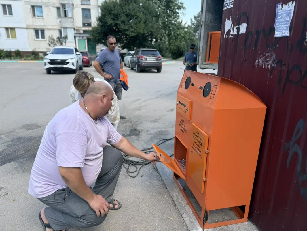 Девять специализированных контейнеров установят в Джанкое для сбора отходов 1 и 2 класса Девять специализированных контейнеров установят в Джанкое для сбора отходов 1 и 2 класса