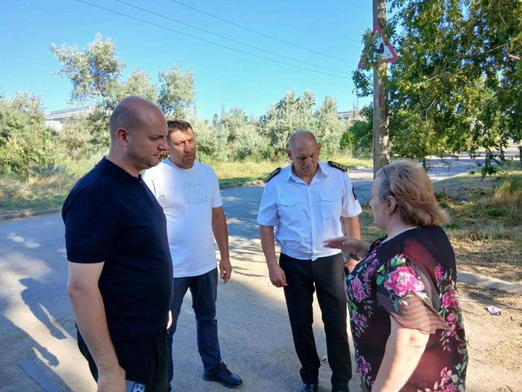 Состоялась выездная встреча по проблемным вопросам жителей ул. Луговой, 3, 5 Состоялась выездная встреча по проблемным вопросам жителей ул. Луговой, 3, 5