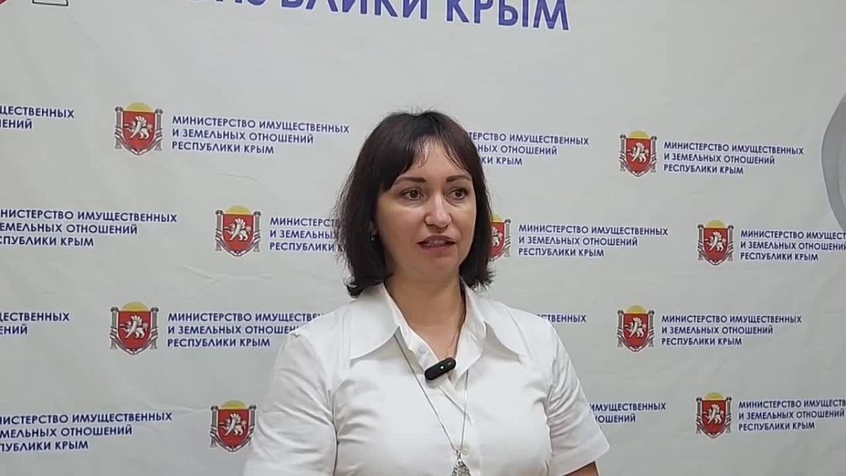 В преддверии очередной годовщины создания Министерства Лариса Кулинич вручила заслуженные награды сотрудникам Минимущества
