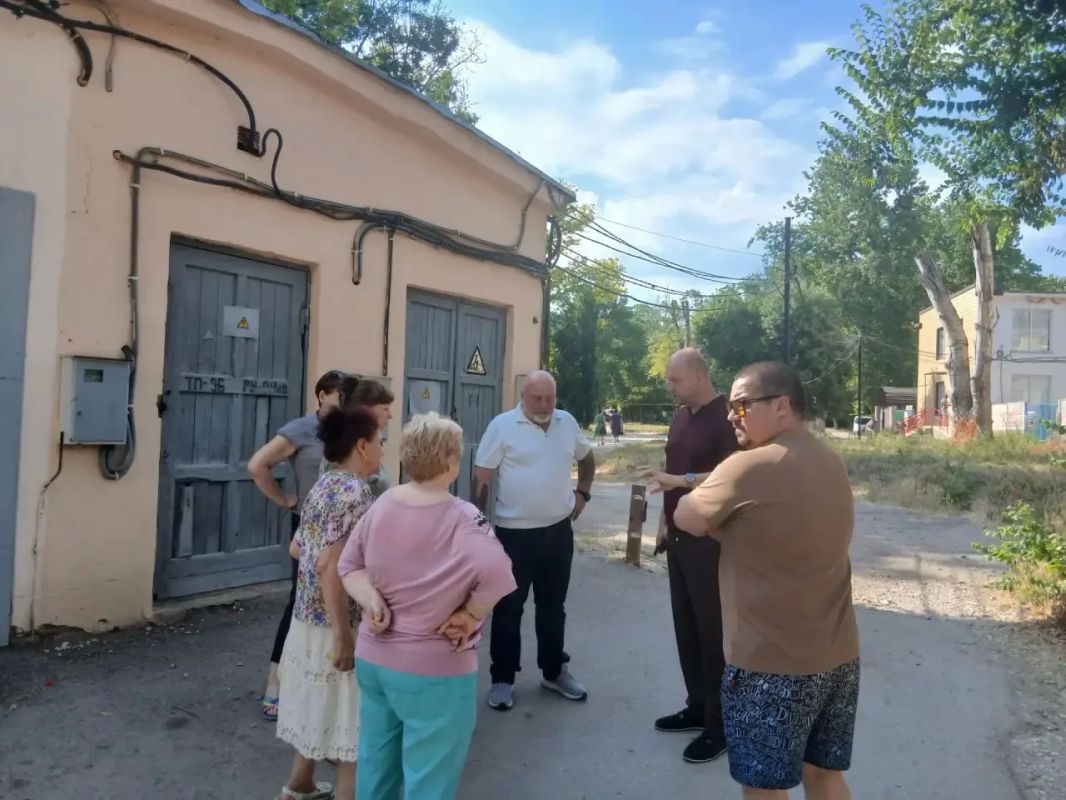 Иван Кошель: Вместе с депутатом Керченского городского совета от "Единой России" Дмитрием Андропуло обсудил насущные вопросы жителей МКД 81, 83, 85 по ул. Кирова Иван Кошель: Вместе с депутатом Керченского городского совета от "Единой России" Дмитрием Андропуло обсудил насущные вопросы жителей МКД 81, 83, 85 по ул. Кирова