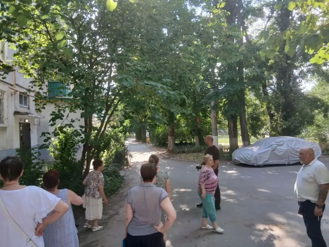 Иван Кошель: Вместе с депутатом Керченского городского совета от "Единой России" Дмитрием Андропуло обсудил насущные вопросы жителей МКД 81, 83, 85 по ул. Кирова Иван Кошель: Вместе с депутатом Керченского городского совета от "Единой России" Дмитрием Андропуло обсудил насущные вопросы жителей МКД 81, 83, 85 по ул. Кирова