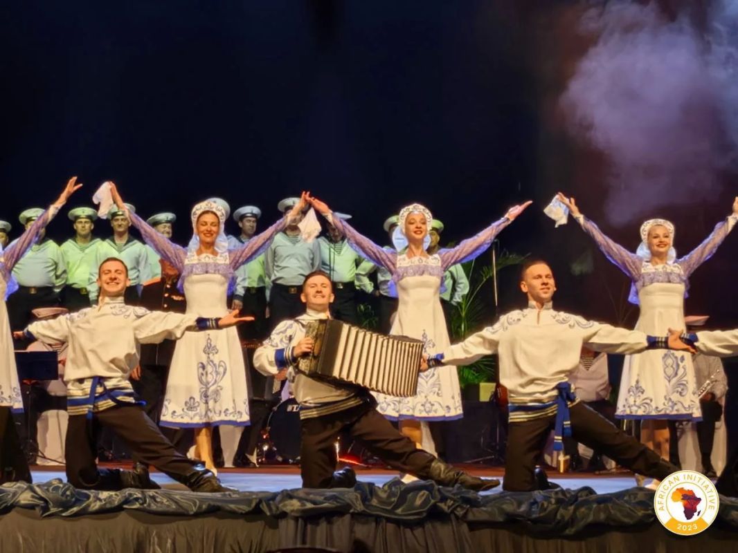 «Даже далекие берега могут стать ближе»: члены правительства Сейшел посетили концерт Ансамбля Черноморского флота «Даже далекие берега могут стать ближе»: члены правительства Сейшел посетили концерт Ансамбля Черноморского флота