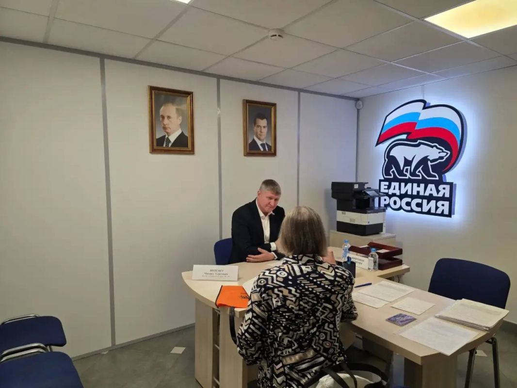 Михаил Шеремет: В Центральной общественной приемной Председателя партии «Единая Россия» Дмитрия Медведева провел личный прием граждан Михаил Шеремет: В Центральной общественной приемной Председателя партии «Единая Россия» Дмитрия Медведева провел личный прием граждан