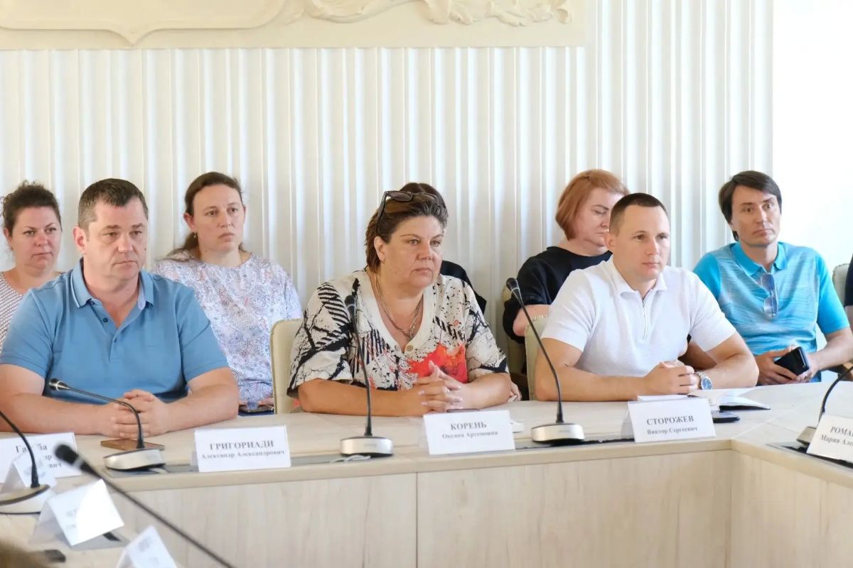Янина Павленко: Очередное аппаратное совещание посвятили непростой ситуации, связанной с ограничением подачи электроэнергии. На данный момент из-за повреждения высоковольтной линии обесточен ряд регионов Крыма, в том числе... Янина Павленко: Очередное аппаратное совещание посвятили непростой ситуации, связанной с ограничением подачи электроэнергии. На данный момент из-за повреждения высоковольтной линии обесточен ряд регионов Крыма, в том числе...