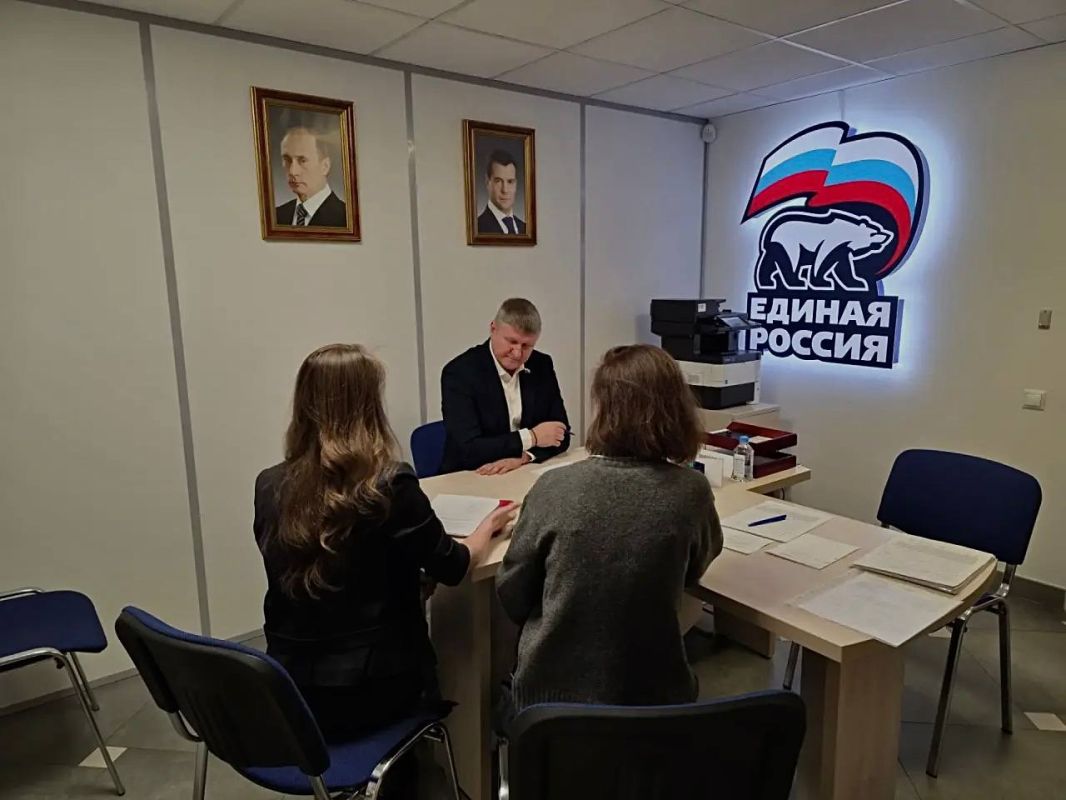 Михаил Шеремет: В Центральной общественной приемной Председателя партии «Единая Россия» Дмитрия Медведева провел личный прием граждан Михаил Шеремет: В Центральной общественной приемной Председателя партии «Единая Россия» Дмитрия Медведева провел личный прием граждан