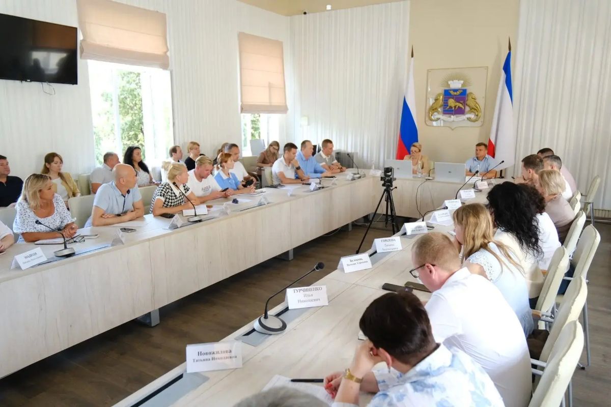 Янина Павленко: Очередное аппаратное совещание посвятили непростой ситуации, связанной с ограничением подачи электроэнергии. На данный момент из-за повреждения высоковольтной линии обесточен ряд регионов Крыма, в том числе... Янина Павленко: Очередное аппаратное совещание посвятили непростой ситуации, связанной с ограничением подачи электроэнергии. На данный момент из-за повреждения высоковольтной линии обесточен ряд регионов Крыма, в том числе...