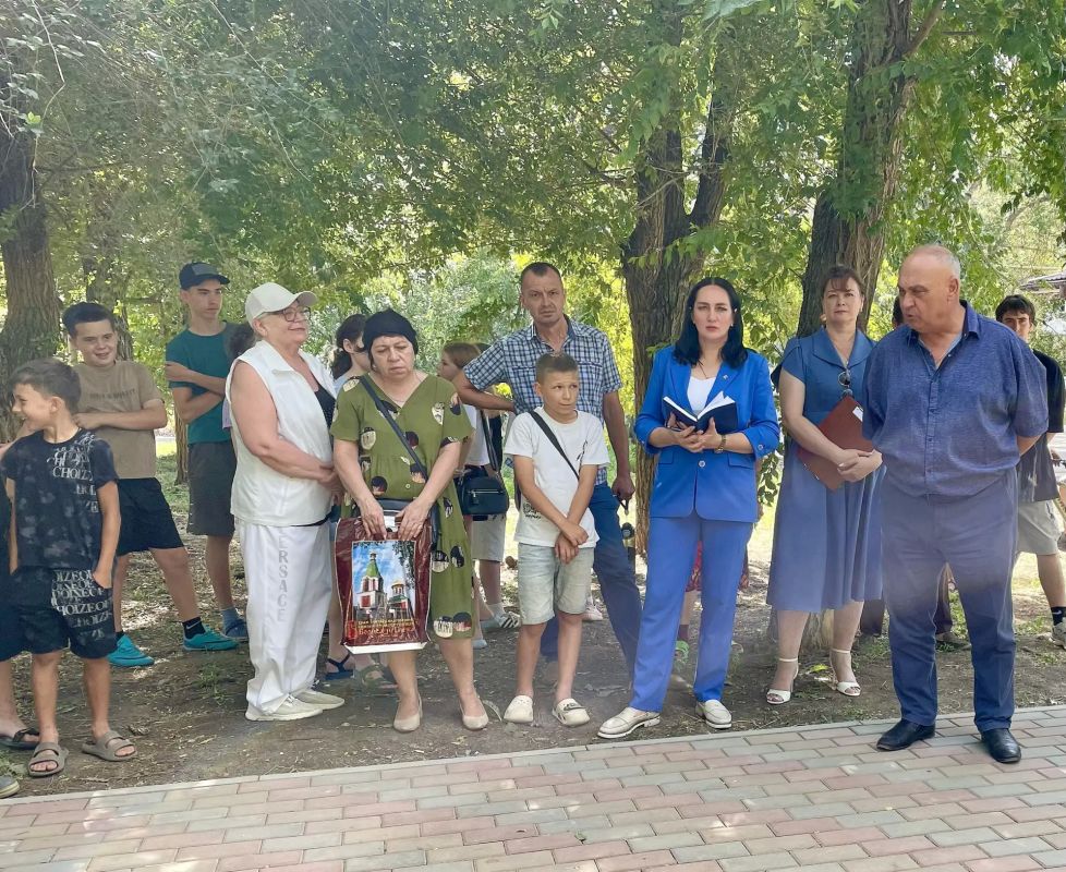 Глава Администрации района Василий Грабован и председатель районного совета Ольга Петрова встретились с жителями многоквартирных домов сел Восход и Марьяновка, чтобы лично услышать о том, что их волнует Глава Администрации района Василий Грабован и председатель районного совета Ольга Петрова встретились с жителями многоквартирных домов сел Восход и Марьяновка, чтобы лично услышать о том, что их волнует