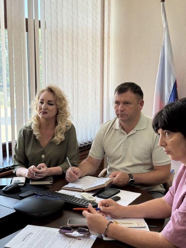 В администрации Ленинского района состоялось очередное аппаратное совещание под руководством Главы Администрации Игоря Крутькова, в котором приняли участие заместители Главы администрации, главы муниципальных образований –... В администрации Ленинского района состоялось очередное аппаратное совещание под руководством Главы Администрации Игоря Крутькова, в котором приняли участие заместители Главы администрации, главы муниципальных образований –...