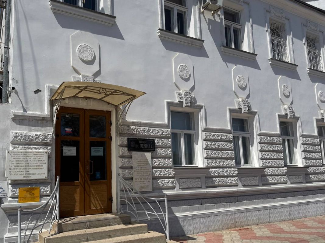 Начал работу «Центр содействия жителям города Евпатории», расположенный по адресу проспект им. Ленина, 2 (отдел по работе с обращениями граждан администрации города) Начал работу «Центр содействия жителям города Евпатории», расположенный по адресу проспект им. Ленина, 2 (отдел по работе с обращениями граждан администрации города)