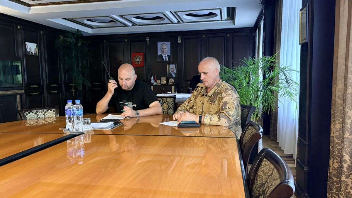 И.о. главы администрации Керчи Иван Кошель провел совещание с начальником Керченского РЭС Александром Забелиным И.о. главы администрации Керчи Иван Кошель провел совещание с начальником Керченского РЭС Александром Забелиным