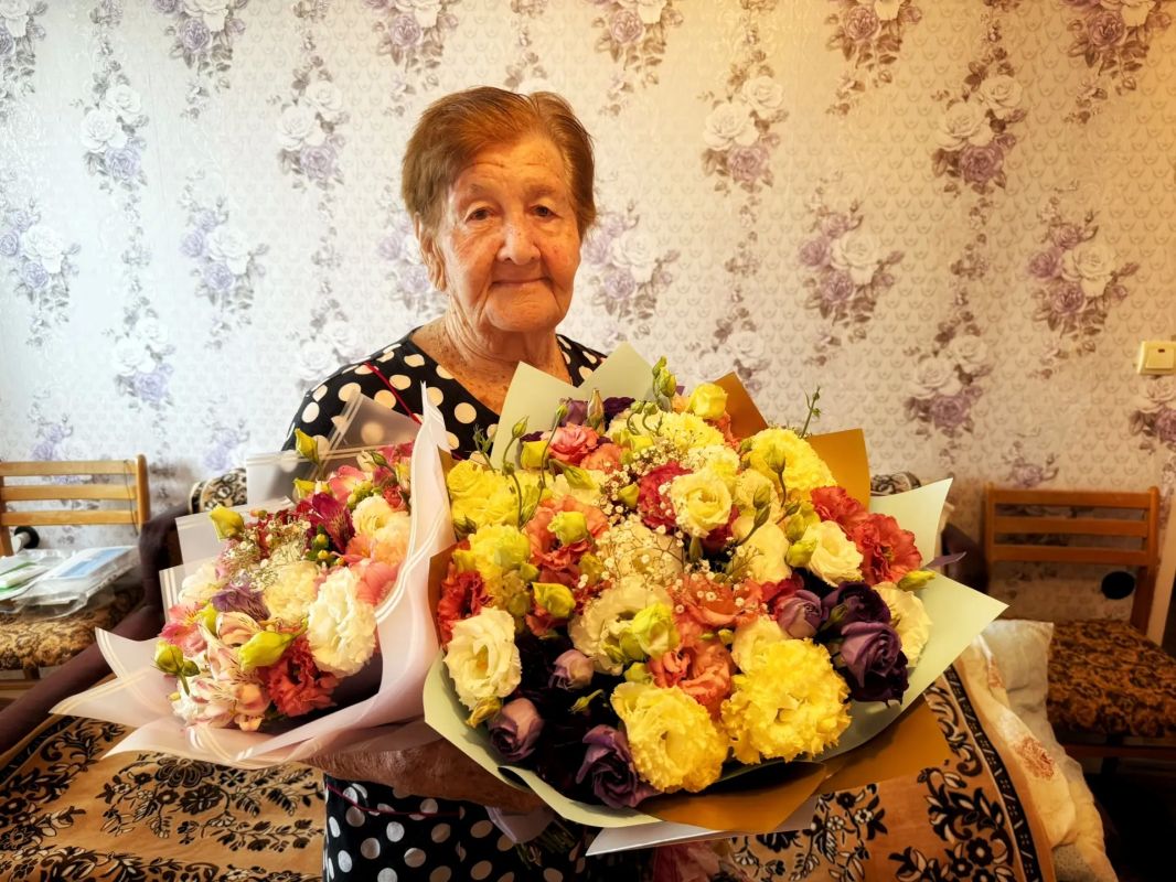 Андрей Шатыренко поздравил с 90-летием жительницу Черноморского района Андрей Шатыренко поздравил с 90-летием жительницу Черноморского района