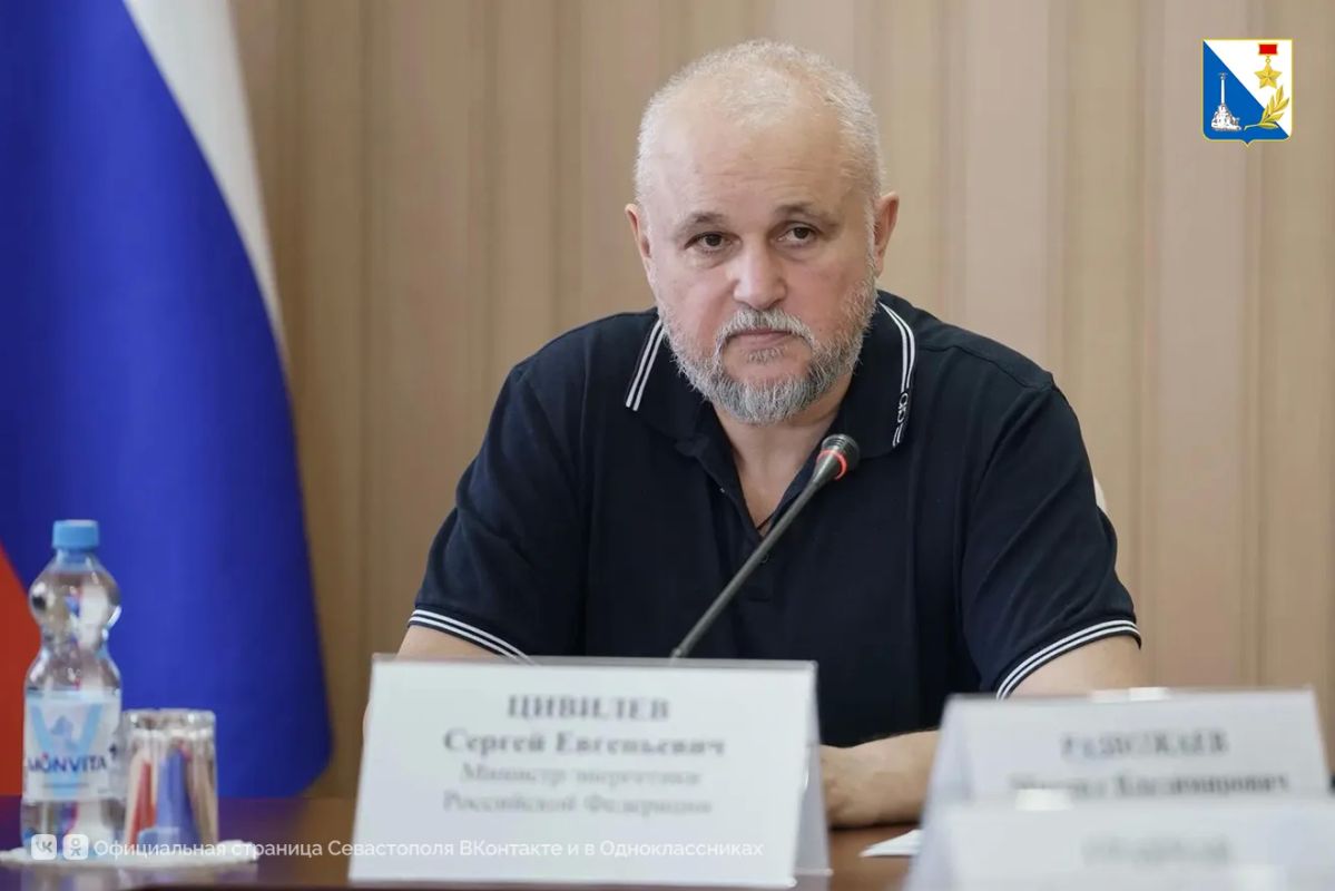 Губернатор Севастополя обсудил с министром энергетики и главой Крыма работу энергосистемы и снижение цен на топливо Губернатор Севастополя обсудил с министром энергетики и главой Крыма работу энергосистемы и снижение цен на топливо