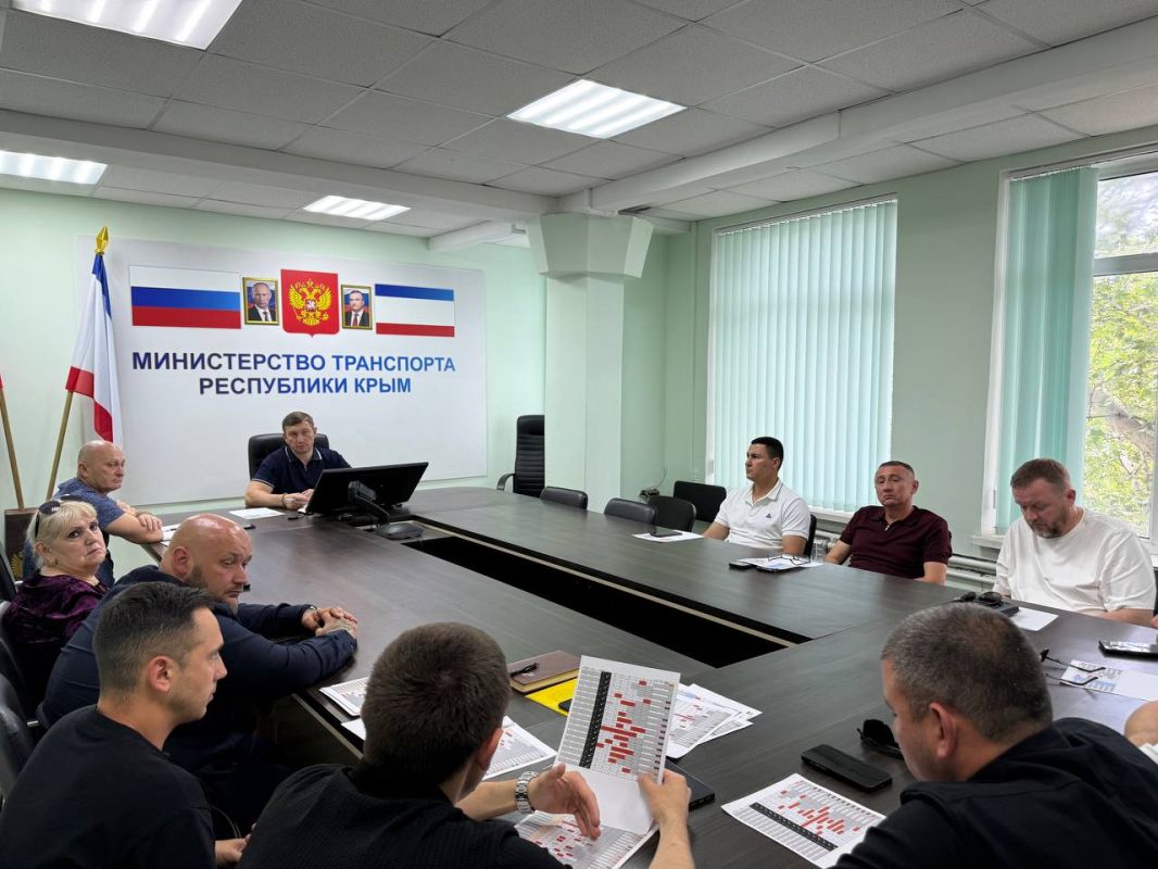 Совместно с моим заместителем Министра транспорта Дмитрием Анатольевичем Могилевским провели рабочее совещание с участием представителей автоперевозчиков и представителем администрации города Симферополя Георгием...
