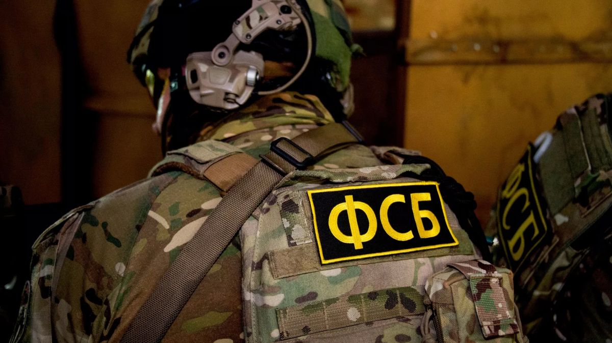 Сливали данные о ПВО и фото результатов атак: в Крыму задержаны два агента Киева