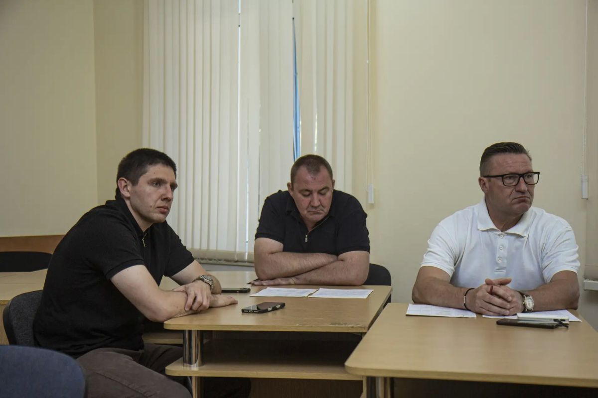Глава администрации Симферополя Михаил Афанасьев провёл личный приём граждан, в ходе которого к нему обратились семь симферопольцев Глава администрации Симферополя Михаил Афанасьев провёл личный приём граждан, в ходе которого к нему обратились семь симферопольцев