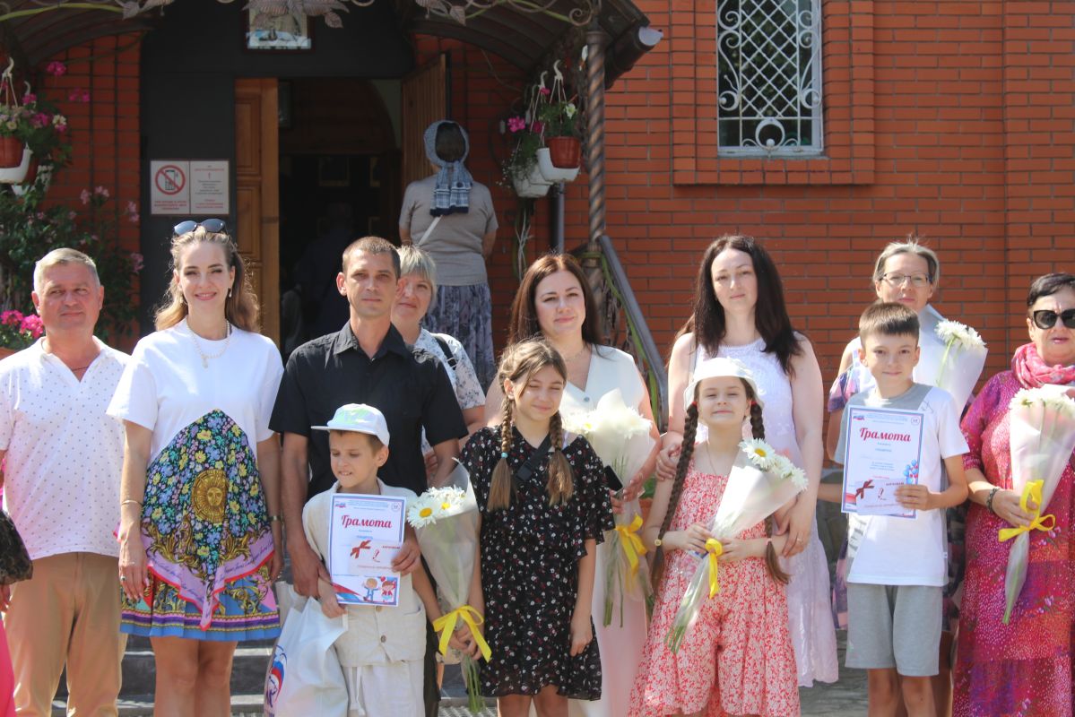 В феодосийском храме Архангела Михаила отметили День семьи, любви и верности В феодосийском храме Архангела Михаила отметили День семьи, любви и верности