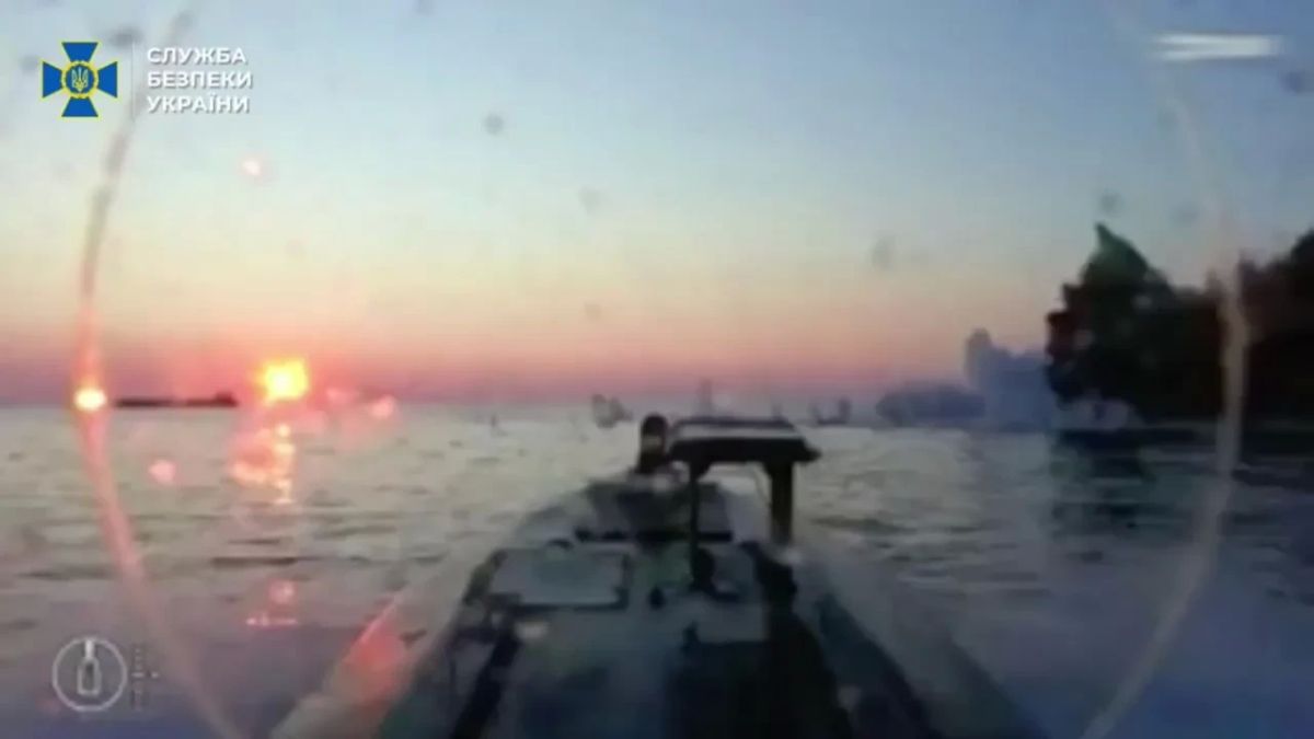 Видео удара украинского БЭК Sea Baby по танкеру BLUE под флагом Камеруна возле Крыма Видео удара украинского БЭК Sea Baby по танкеру BLUE под флагом Камеруна возле Крыма