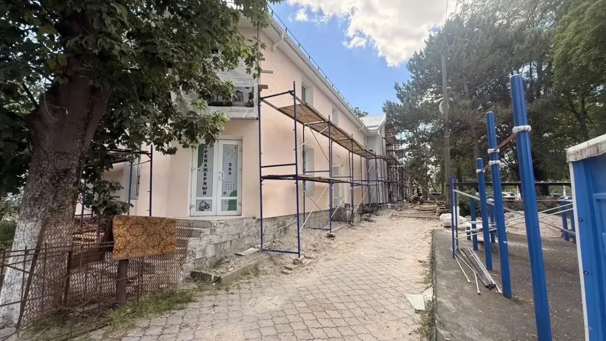 В Симферополе идет капитальный ремонт Спортивной школы №1 В Симферополе идет капитальный ремонт Спортивной школы №1