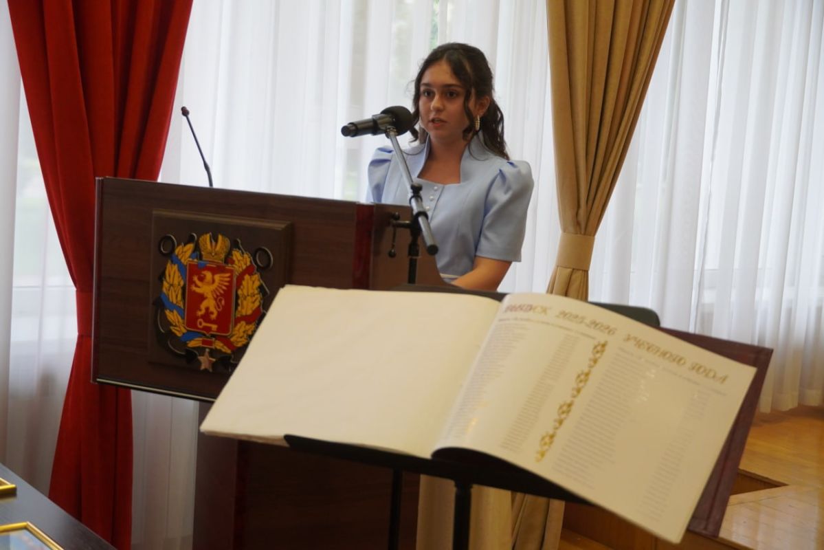 В администрации города состоялась торжественная встреча с выпускниками, завершившими 2025–2026 учебный год с отличием В администрации города состоялась торжественная встреча с выпускниками, завершившими 2025–2026 учебный год с отличием