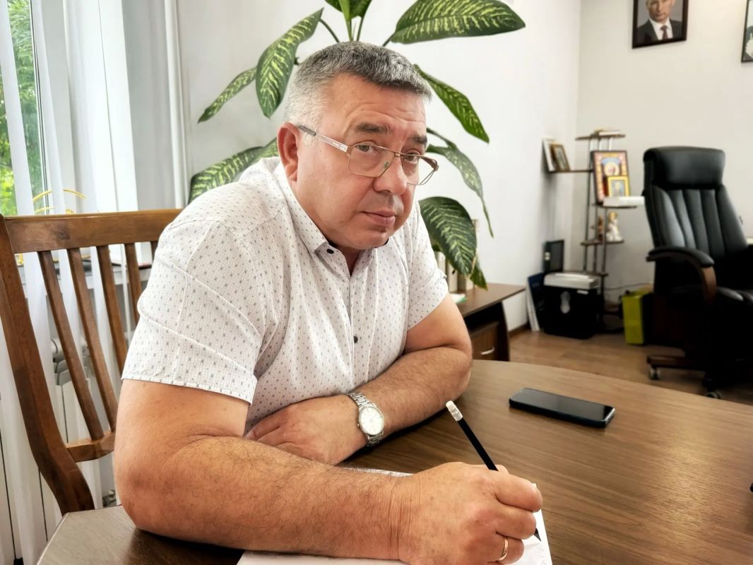 Андрей Шатыренко: Утро начали с оперативного совещания с руководителями служб жизнеобеспечения, экстренных служб, заместителями и руководителями профильных отделов администрации Андрей Шатыренко: Утро начали с оперативного совещания с руководителями служб жизнеобеспечения, экстренных служб, заместителями и руководителями профильных отделов администрации