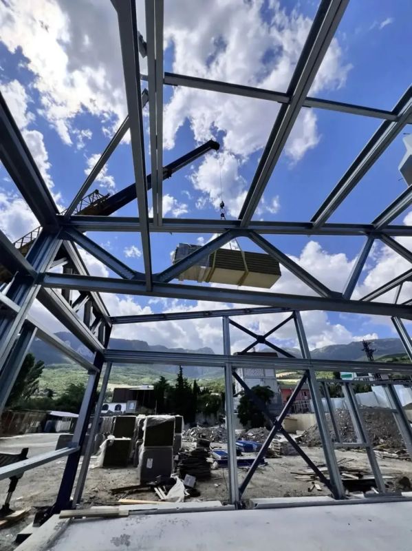 Каркас корпуса начальных классов Гурзуфской школы им. А.С. Пушкина полностью готов Каркас корпуса начальных классов Гурзуфской школы им. А.С. Пушкина полностью готов
