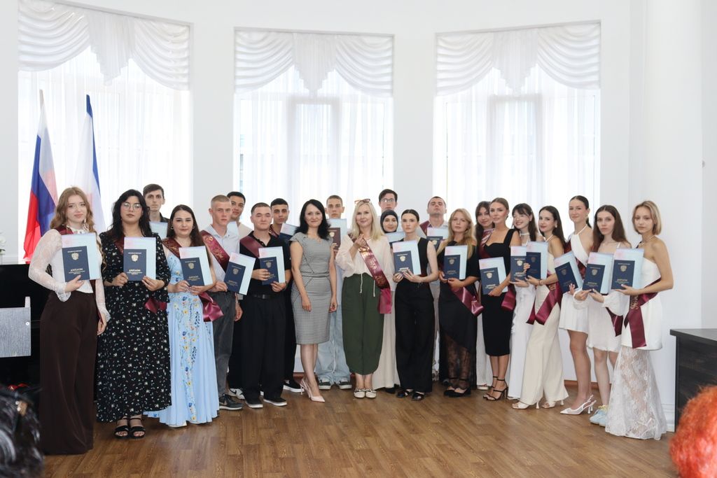 Более тысячи молодых специалистов выпустились в этом году из медицинских колледжей Минздрава Крыма Более тысячи молодых специалистов выпустились в этом году из медицинских колледжей Минздрава Крыма
