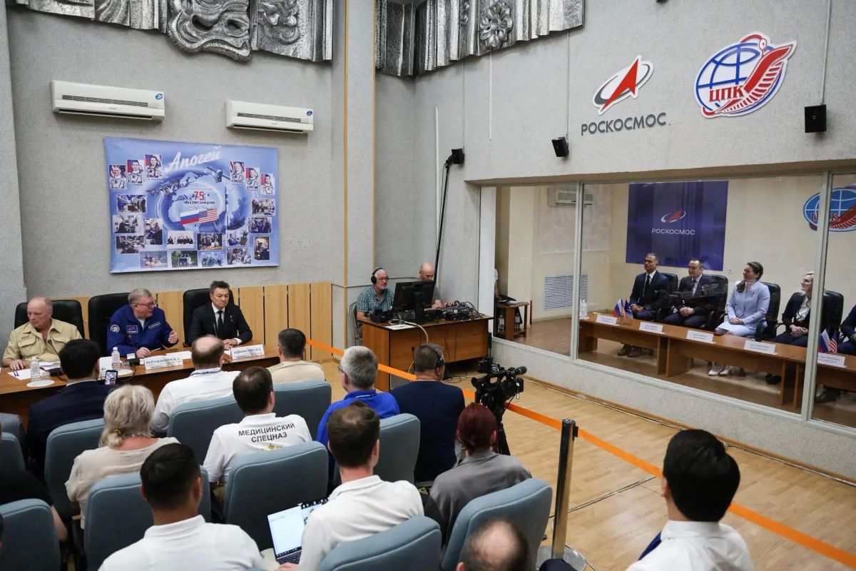NASA и "Роскосмос" утвердили экипажи корабля "Союз МС-29" NASA и "Роскосмос" утвердили экипажи корабля "Союз МС-29"