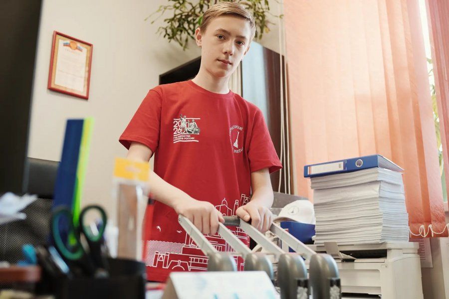 Губернаторские школьные трудовые отряды осваивают делопроизводство в Севавтодоре Губернаторские школьные трудовые отряды осваивают делопроизводство в Севавтодоре