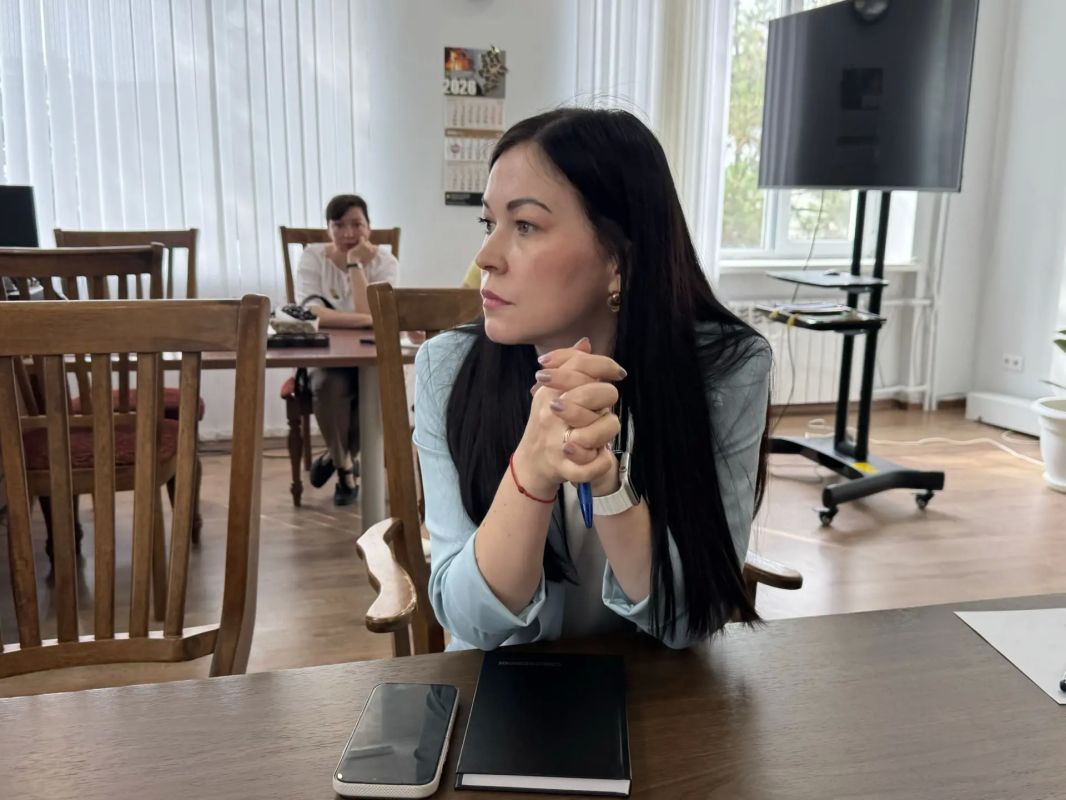 Провел оперативное совещание с руководителями отделений банков, которые ведут деятельность на территории Черноморского района Провел оперативное совещание с руководителями отделений банков, которые ведут деятельность на территории Черноморского района
