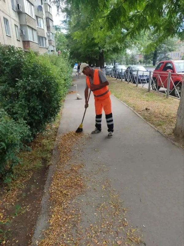 На улицах Симферополя ежедневно наводят порядок