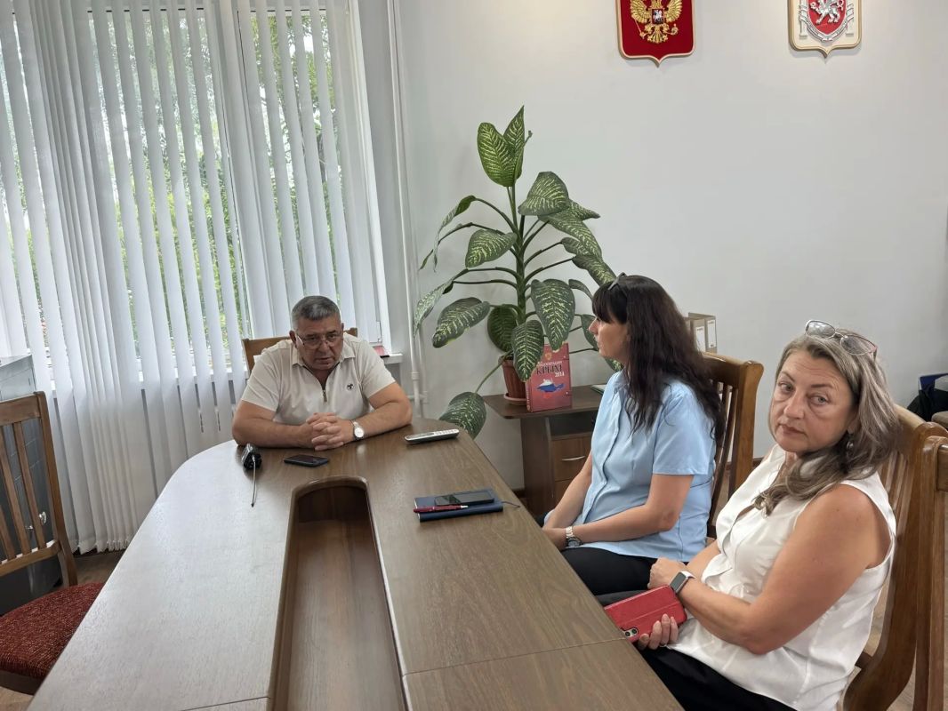 Провел оперативное совещание с руководителями отделений банков, которые ведут деятельность на территории Черноморского района