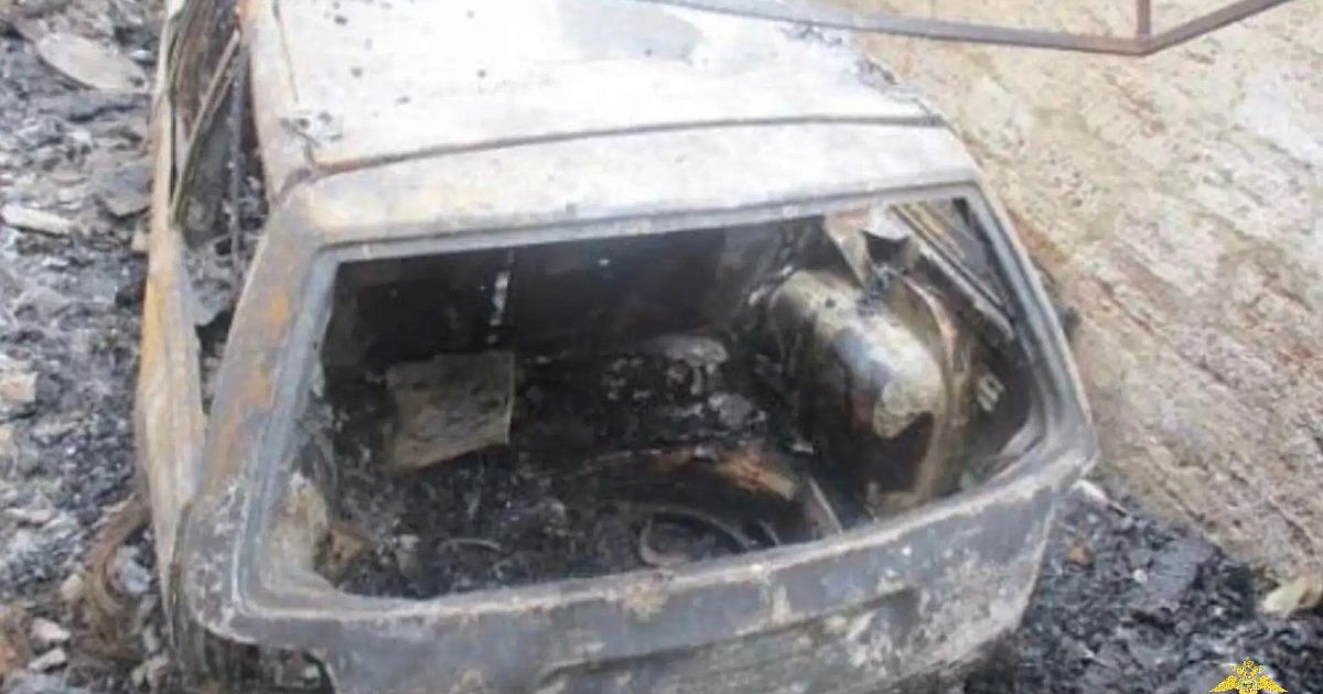 Пьяный сакчанин поссорился с бывшей женой и взорвал её машину
