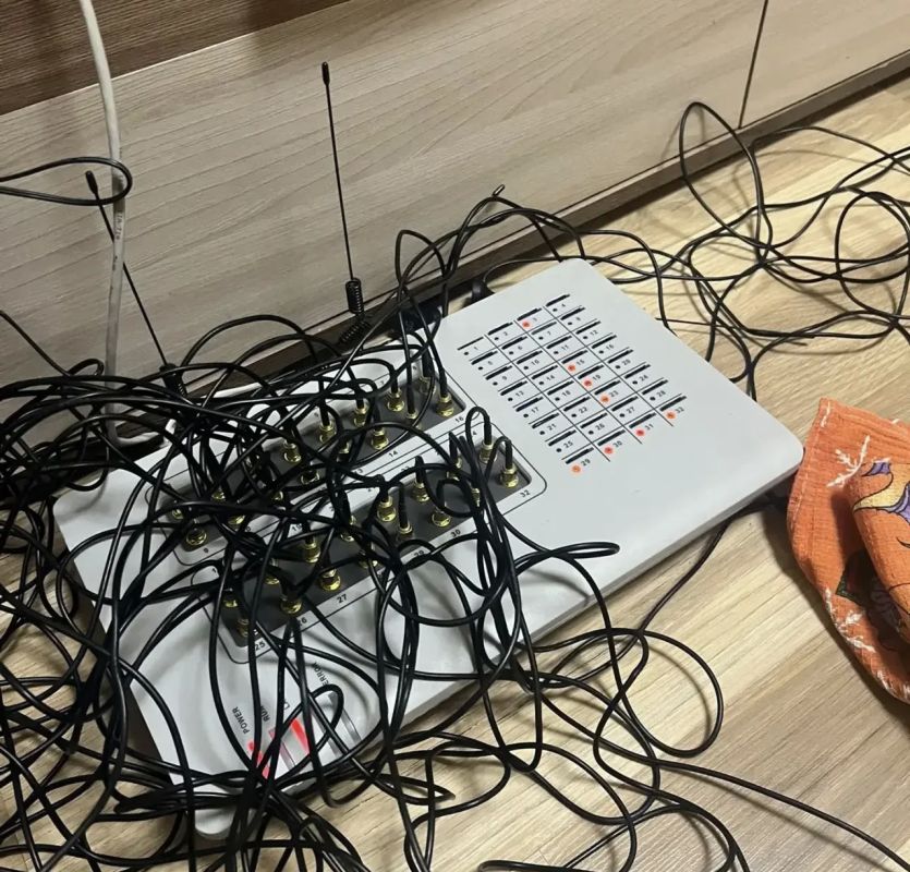 Попытка незаконно заработать привела жителя Псковской области под стажу: избрана мера пресечения участнику организованной группы, который обеспечивал функционирование сим-боксов Попытка незаконно заработать привела жителя Псковской области под стажу: избрана мера пресечения участнику организованной группы, который обеспечивал функционирование сим-боксов