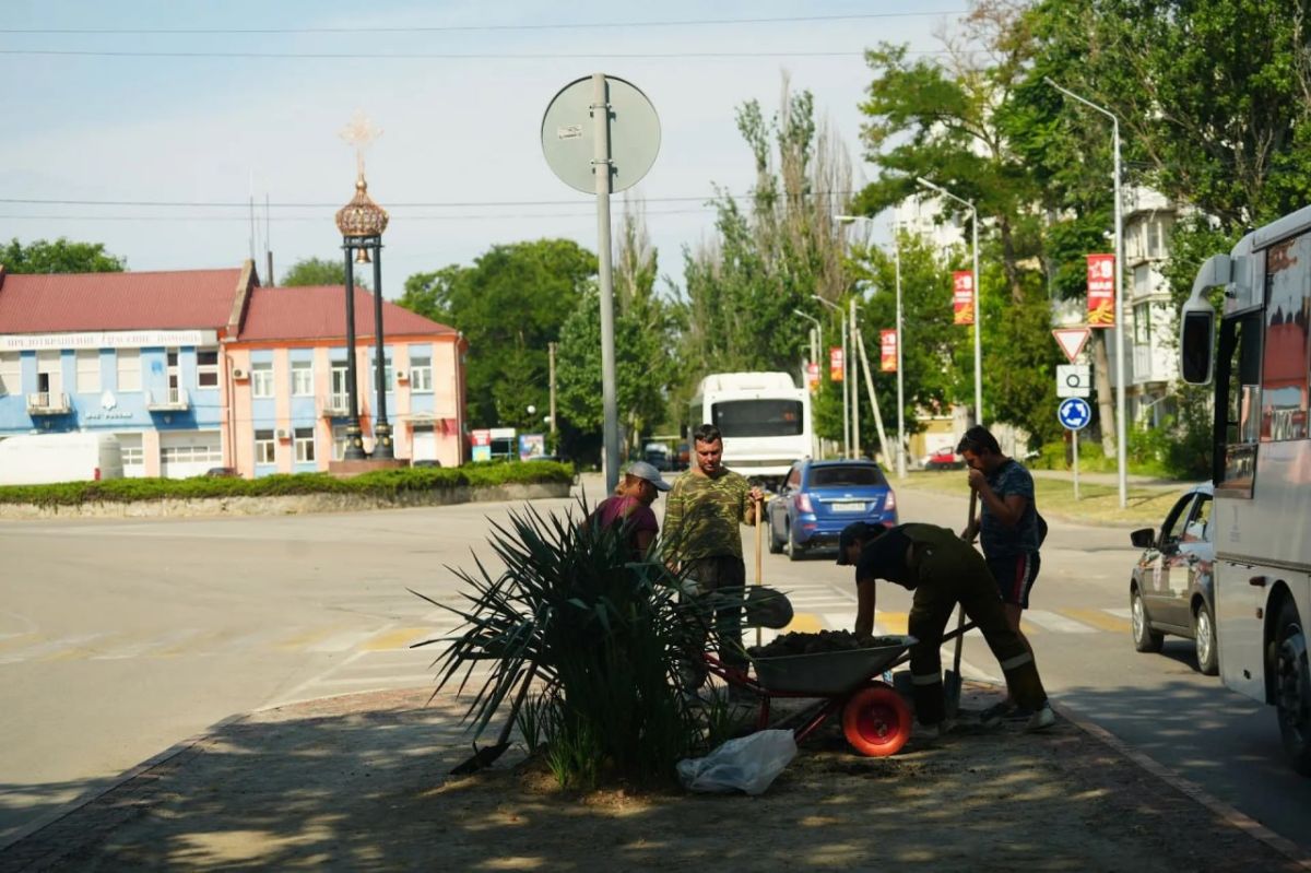 Сотрудники Службы городского хозяйства продолжают работу по городу в штатном режиме Сотрудники Службы городского хозяйства продолжают работу по городу в штатном режиме