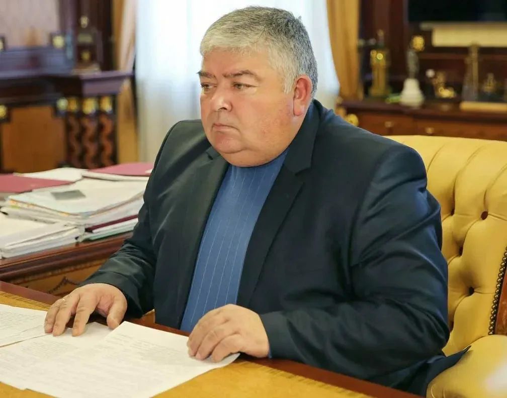 Сегодня поздравления с днем рождения принимает Министр юстиции Республики Крым Шаповалов Олег Георгиевич