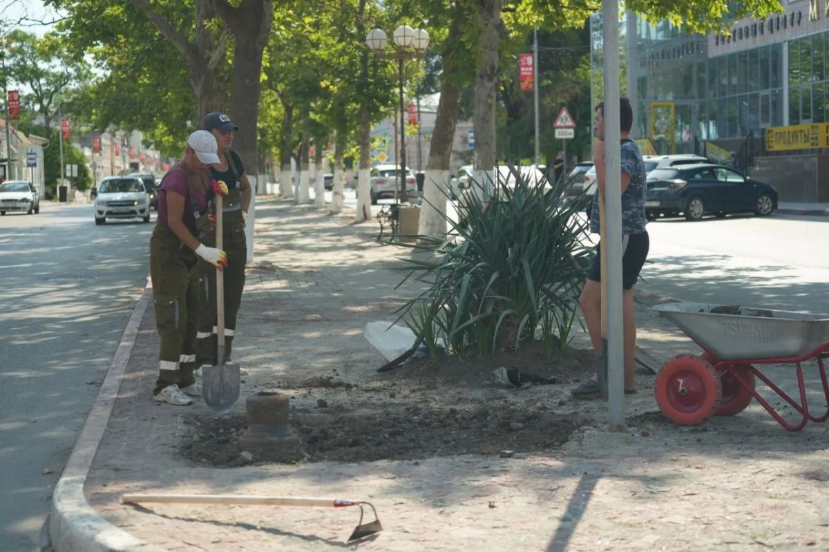 Сотрудники Службы городского хозяйства продолжают работу по городу в штатном режиме Сотрудники Службы городского хозяйства продолжают работу по городу в штатном режиме