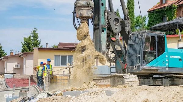 В центре Севастополя начали строить вход в тоннель