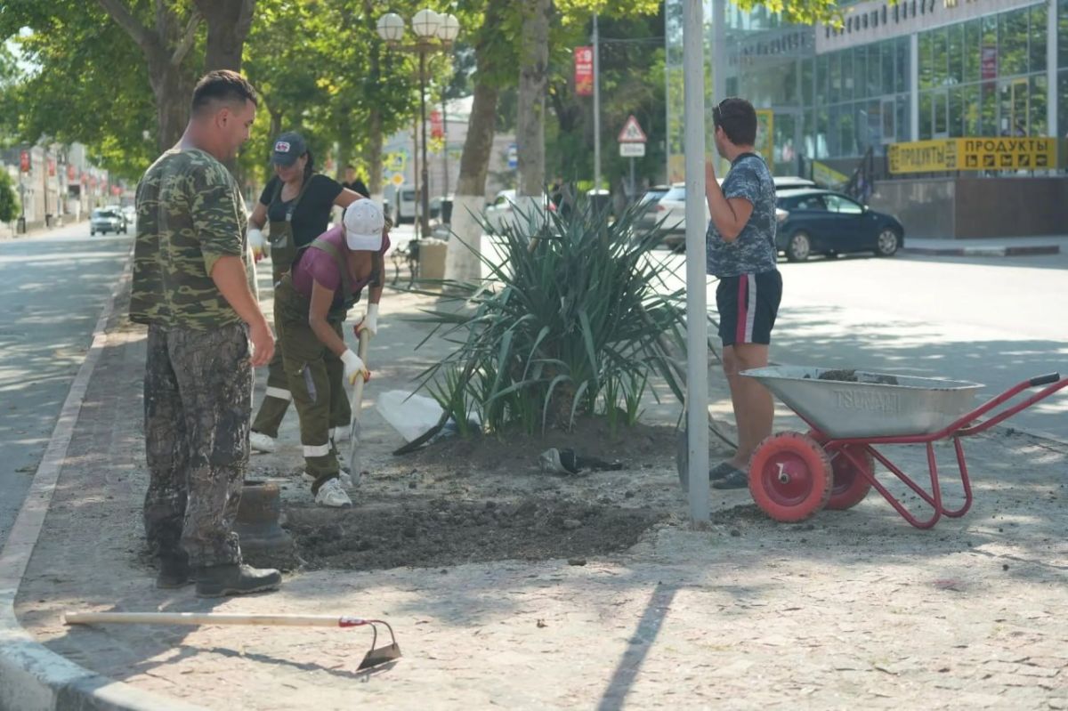 Сотрудники Службы городского хозяйства продолжают работу по городу в штатном режиме Сотрудники Службы городского хозяйства продолжают работу по городу в штатном режиме