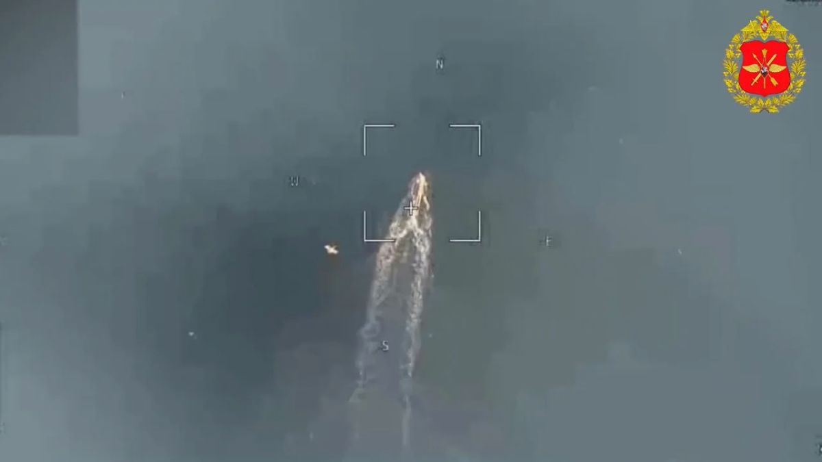 Процесс уничтожения украинских БЭК Sargan-3000 в акватории Черного моря ударами "Ланцетов" и стрелковым огнем Процесс уничтожения украинских БЭК Sargan-3000 в акватории Черного моря ударами "Ланцетов" и стрелковым огнем