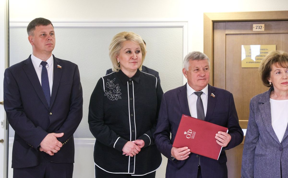 Совете Федерации открылась экспозиция творческого объединения художников «Наш Крым» Совете Федерации открылась экспозиция творческого объединения художников «Наш Крым»
