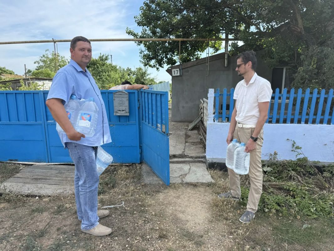 В Черноморском районе продолжается доставка питьевой воды в села В Черноморском районе продолжается доставка питьевой воды в села