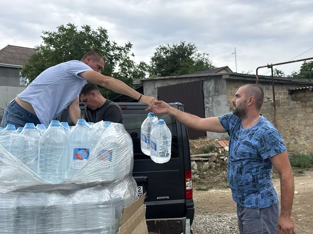 В Черноморском районе продолжается доставка питьевой воды в села В Черноморском районе продолжается доставка питьевой воды в села
