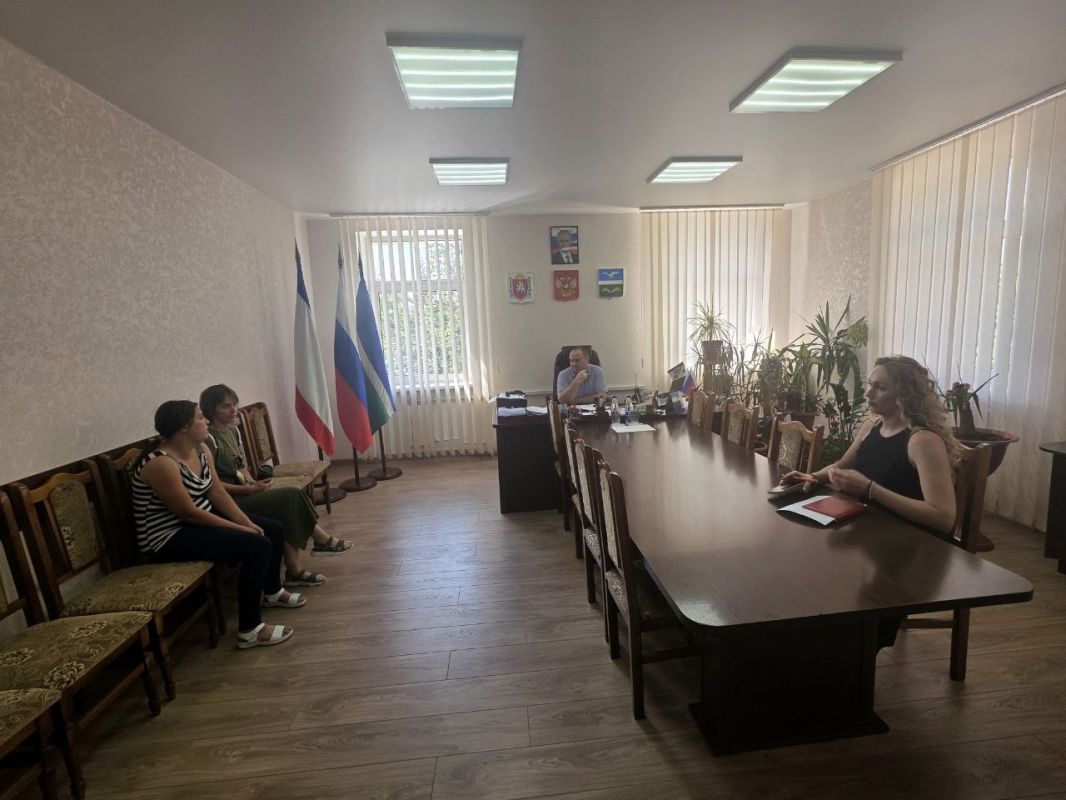 Александр Соколовский: Провёл приём граждан. Жители обратились с вопросами по различным актуальным темам, по каждому обращению даны подробные разъяснения в соответствии с действующим законодательством Александр Соколовский: Провёл приём граждан. Жители обратились с вопросами по различным актуальным темам, по каждому обращению даны подробные разъяснения в соответствии с действующим законодательством