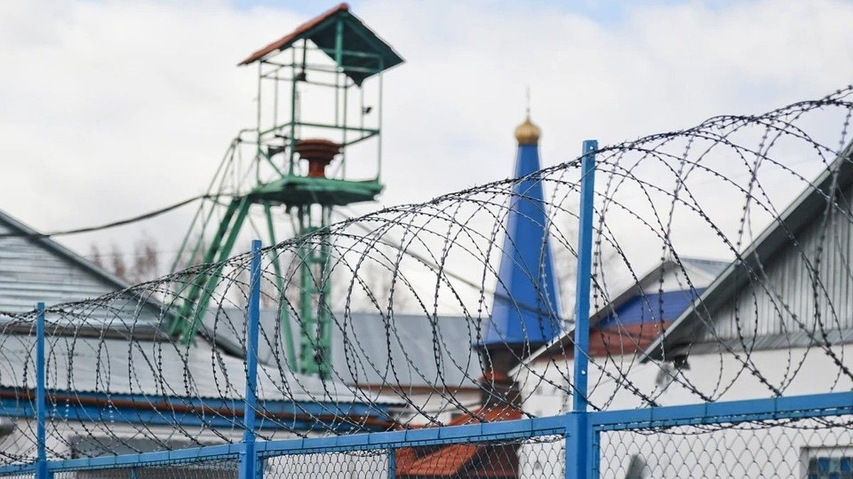 Показывал порно девочкам: в Севастополе на 17 лет посадили педофила